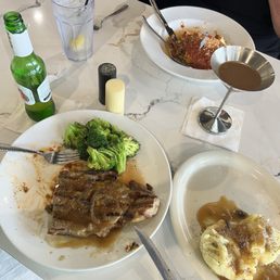 Ribeye, mashed potatoes and steamed broccoli. Ribeye, mashed potatoes and steamed broccoli.