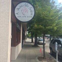 A Marcelite Salon - The entrance