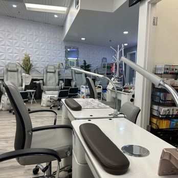 Fancy Nails Lounge - Nail Salons Near Me - Pinole, California