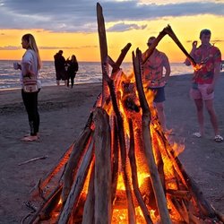 Solé Sandbar - Bonfire at the beach bar
