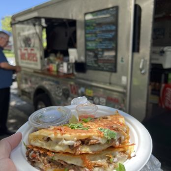 Dos Jefes - Birria Tacos - Tacos Near Me Dos Jefes - Birria Tacos - Tacos Near Me
