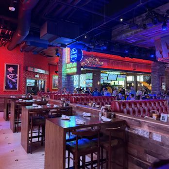 Jason Aldean’s Kitchen + Bar - Seating - Bars Near Me - Las Vegas, Nevada Jason Aldean’s Kitchen + Bar - Seating - Bars Near Me - Las Vegas, Nevada