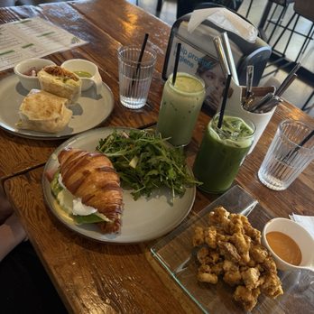 Lazy Dough - breakfast burrito, egg benedict, popcorn chicken, strawberry matcha, yuzu matcha tonic - Breakfast & Brunch Near Me - Long Beach, California