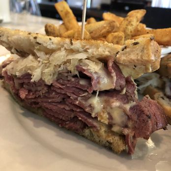 Perly's - Reuben cross section - Delis Near Me - Richmond, Virginia
