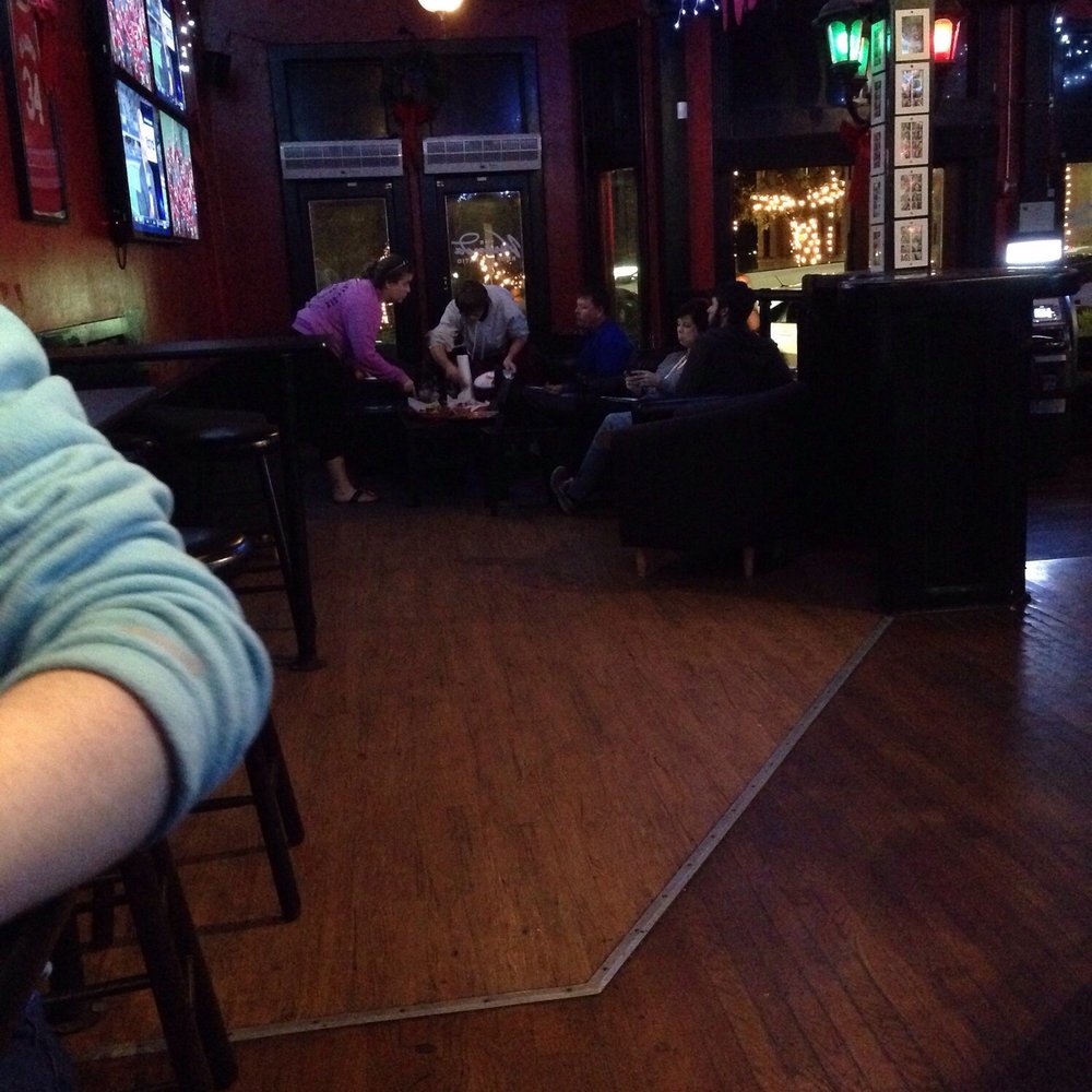 Harper's - Sofa seating -- PLUSH - Pizza Near Me - San Marcos, Texas