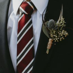 An amazing thistle boutonniere. Photo by From Wood To Ashes An amazing thistle boutonniere. Photo by From Wood To Ashes
