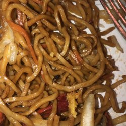 Chen's Chinese Kitchen - Dead Bug in Lomein and Chicken Wings