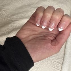 Miss Nails - Right hand the day after - you can see how symmetrical the shapes and lines are - nice job, Christina!