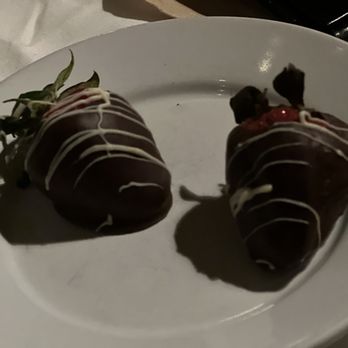 Atwater's Restaurant - Chocolate covered strawberries - New American Near Me - Geneva, Illinois