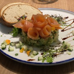 Gasthaus Goldenes Dachl - Geräucherter Lachs mit Apfel-/Gurkensalat