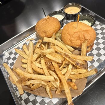 Kings Lake Grille - Mini onion burger with fries and dipping sauces - Ramen Near Me - Gibsonton, Florida Kings Lake Grille - Mini onion burger with fries and dipping sauces - Ramen Near Me - Gibsonton, Florida