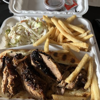 The Pit - Brisket sandwich YUM! - Barbeque Near Me - Edgewater, New Jersey