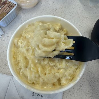 Ali's Chicken & Waffles - Mac n' Cheese - Breakfast & Brunch Near Me - San Diego, California