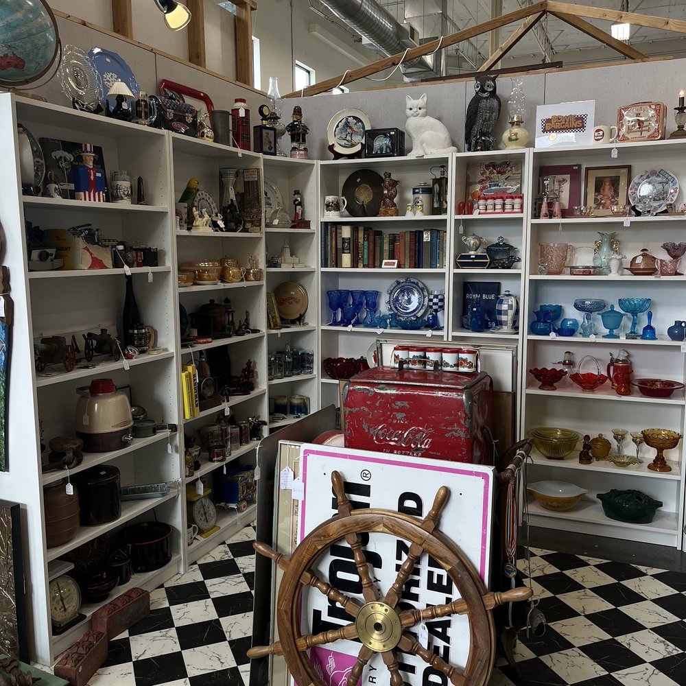 Curiosities Vintage Mall - Antiques Near Me - Tigard, Oregon