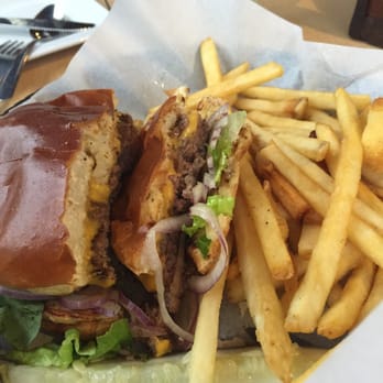 Reefpoint Brew House - A great burger - New American Near Me - Racine, Wisconsin