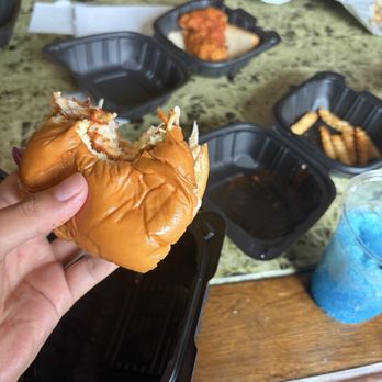 B's Hot Chicken - Fast Food Near Me - Kent, Washington