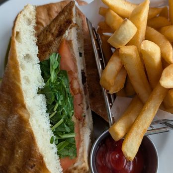 Mulberry Street - Fresh arugula and tomatoe on the chicken club - Italian Near Me - Queens, New York Mulberry Street - Fresh arugula and tomatoe on the chicken club - Italian Near Me - Queens, New York