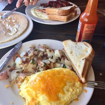 Hamburger Ranch & Bar-B-Que - Great breakfast stop. The pulled chicken omelet and the corned beef hash were delicious. Really big portions...you won't leave hungry. - Barbeque Near Me - Cloverdale, California