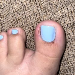 Star Nail - Cut on the left side of the toe nail from the electric sander and she kept pinching my cuticles