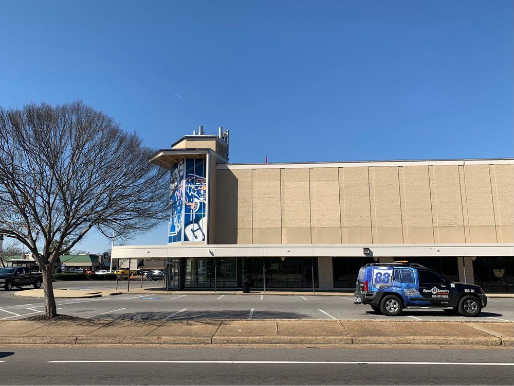 POPLAR PLAZA SHOPPING CENTERS Updated October 2024 68 S Prescott