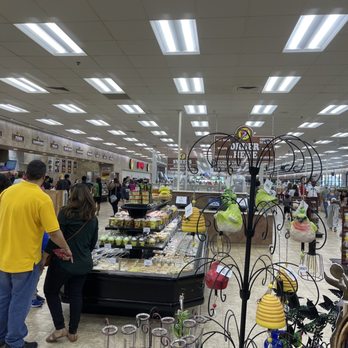 Buc-ee's - So much to see from a service station ! - Gas Stations Near Me - Baytown, Texas Buc-ee's - So much to see from a service station ! - Gas Stations Near Me - Baytown, Texas