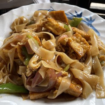 Beyond Sushi Thai - Pad see ew - Sushi Bars Near Me - Vail, Colorado