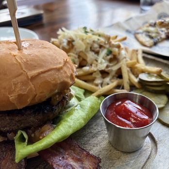 Union Kitchen and Tap Encinitas - The Executive Burger - New American Near Me - Encinitas, California