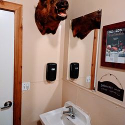 Pinkerton's Barbecue - Heights - Bathroom