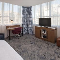 Hampton Inn & Suites Portland-Pearl District - Guest room