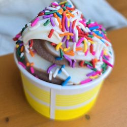 Color Club - Swirl soft serve ice cream with rainbow sprinkles ($6)