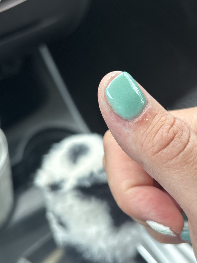 Q Nails Logo