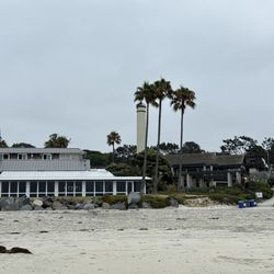 Del Mar City Beach - Restaurants, shower and changing facilities