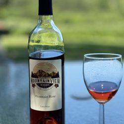 Morris Vineyard - Super recommend!!!! We love this place, the lady who attended was the most sweet person. We taste wines delicious!!!! We highly recommend