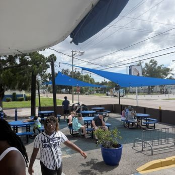 Bo's Ice Cream - Sitting area - Ice Cream & Frozen Yogurt Near Me - Tampa, Florida