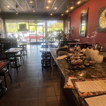 Calgang Thai Eatery - Dining room - Thai Near Me - San Rafael, California