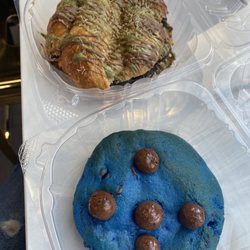 Dubai crookie and Cookie Monster