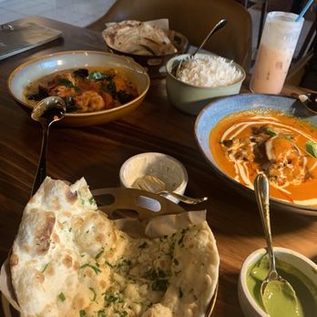 Pippal - Butter chicken, fish/shrimp curry, paratha, and garlic naan - Indian Near Me - Emeryville, California Pippal - Butter chicken, fish/shrimp curry, paratha, and garlic naan - Indian Near Me - Emeryville, California