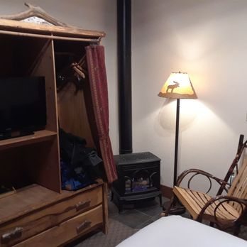 Finger Lakes Lodging - Our room at Finger Lakes Lodge in Skaneateles New York. - Hotels Near Me - Skaneateles, New York Finger Lakes Lodging - Our room at Finger Lakes Lodge in Skaneateles New York. - Hotels Near Me - Skaneateles, New York