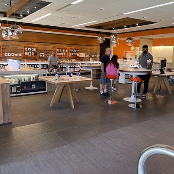 AT&T Store - Such a nice store! - Mobile Phones Near Me - Fresno, California