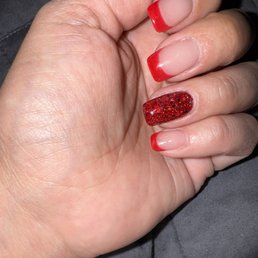 I absolutely love how Kelly does my nails ! She is definitely good at what she does