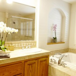 Manifest Recovery Centers - Manifest Recovery Centers clean and sober bathroom.