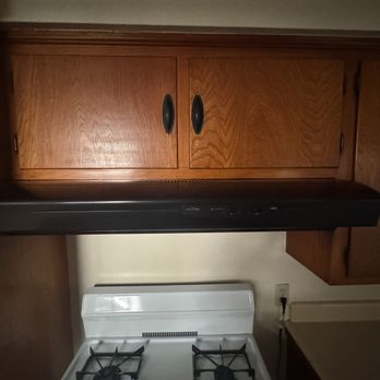 Cleaning In LA - Kitchen cabinet. So clean - Home Cleaning Near Me