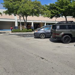 Dollar Tree - Parking ĺot