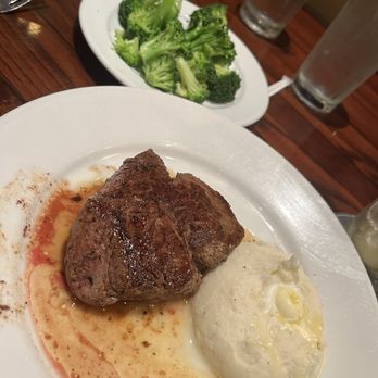 LongHorn Steakhouse - Flo's Filet - Steakhouses Near Me - Palm Harbor, Florida