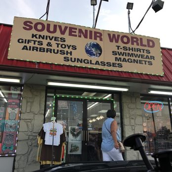 SOUVENIR WORLD - Updated December 2025 - 2850 Pkwy, Pigeon Forge