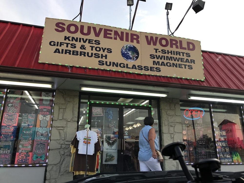 SOUVENIR WORLD Updated August 2024 2850 Pkwy, Pigeon