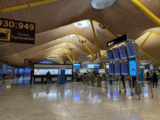 Adolfo Suárez Madrid–Barajas Airport by null