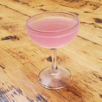 Ainslie - Cosmopolitan @foodcravingsofagirl - Beer Gardens Near Me - Brooklyn, New York