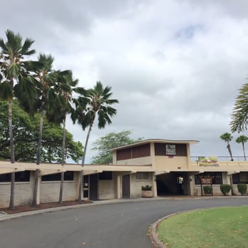 Wright Bros Cafe & Grille - The entrance to Wright Brothers Cafe and Grill - Cafes Near Me - Honolulu, Hawaii