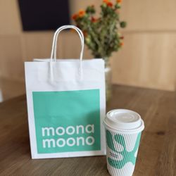 Moona Moono - Latte and bag from shop